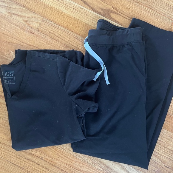 FIGS Scrub Sets Bundle - Picture 11 of 12